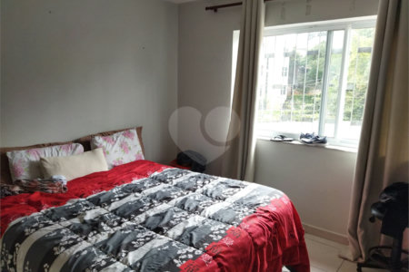 Vende Sobrado com 180m² - Vila Santa Catarina