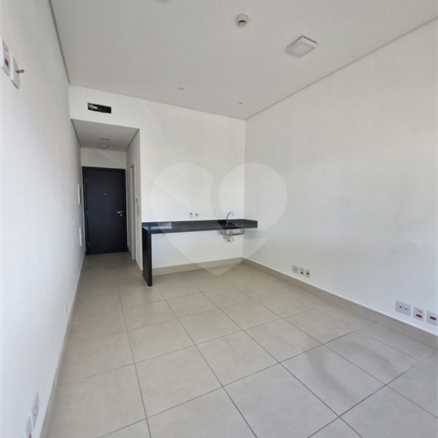 Sala com um banheiro para locação em Vinhedo - SP