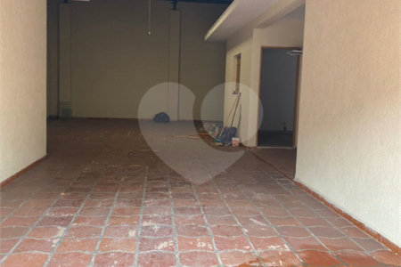 Casa térrea com 280m2, 3 dorms. - Saúde