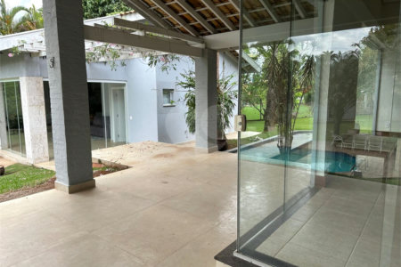 Chácara no Condomínio Vale das Laranjeiras em Indaiatuba SP - Venda - R$ 3,600.000,00 - Locaçao - R$ 30.000,00 mais encargos - Linda, espaçosa, aconchegante, acabamento de alto padrão em rua tranquila e arborizada, em um dos Condomínios mais valorizados de Indaiatuba. Com fácil acesso as principa