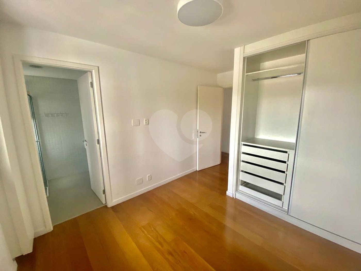 Imóvel 168m² Idea Zarvos com 3 suites, varanda na frente e na suíte, piscina, academia e 3 vagas Vila Madalena.