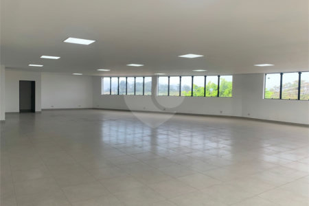 PRÉDIO / GALPÃO COMERCIAL À VENDA OU LOCAÇÃO Jardim Arapongas • Guarulhos/SP