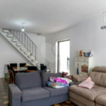 Sua oportunidade única na Vila Gumercindo! Casa espaçosa de 257m² com 4 dormitórios (sendo 2 suítes), 2 vagas de garagem e excelente localização, venda.