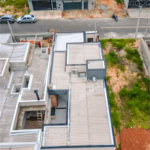 Indaiatuba - Jardim Bom sucesso - Área total: 150m² - Área construída: 115m² - 3 dormitórios sendo 1 suíte com armário planejado;Sala para dois ambientes; Banheiros com box gabinetes e espelhos; Área gourmet com churrasqueira a carvão e móveis planejados; Lavanderia coberta; Ar condicionado na sala