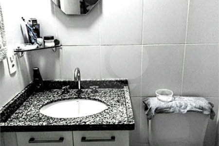 Apartamento à venda com 38m² e 1 dormitório, localizado no bairro Jardim Flor da Montanha.