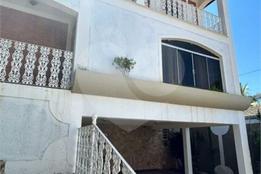Venda Casa com 4 Dormitórios no Parque Santa Cecília