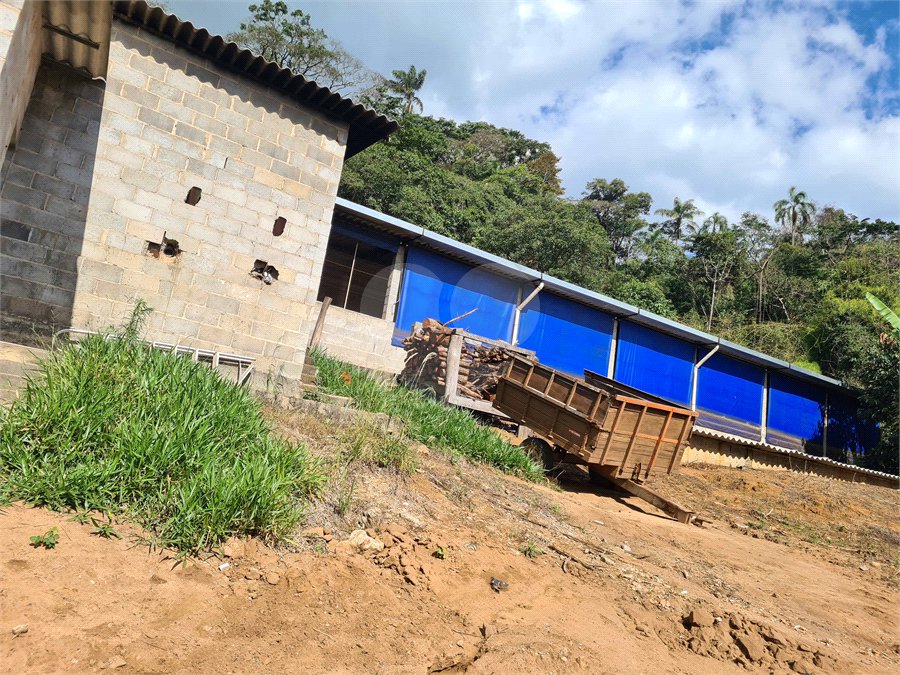 VENDA SÍTIO 48 hectares com estruura para granja, hidroponia e gado