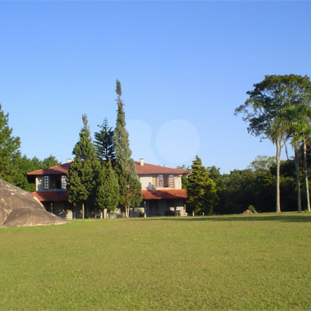 Casa à venda no Pico do Olho D'água em Mairiporã