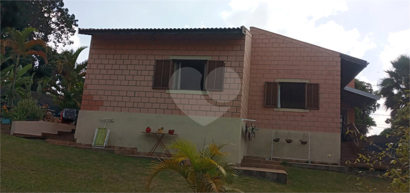 Chácara à venda com 3 quartos, sendo 2 suítes,  em Monterrey, Louveira, SP