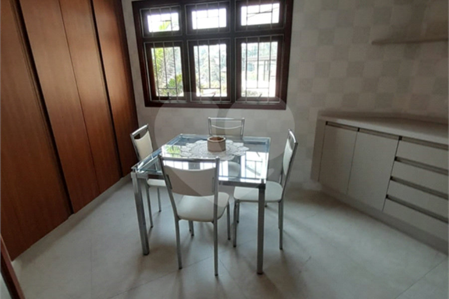 3 AMPLAS SUITES MAIS ECRITORIO MUITO VERDE E AMPLO QUINTAL