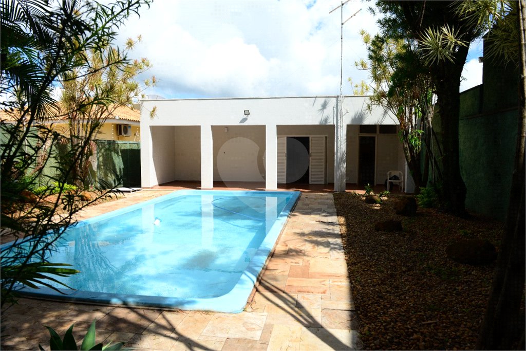 Casa térrea em Araraquara/SP.