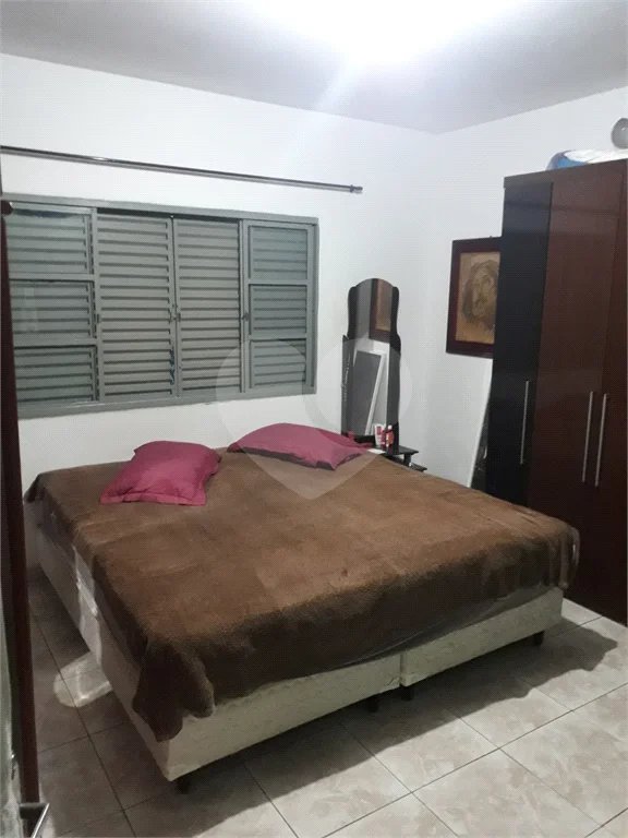 Casa térrea com amplo terreno