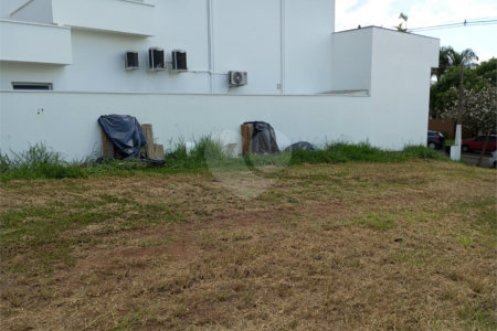 Terreno para venda no condomínio de alto padrão DAMHA II