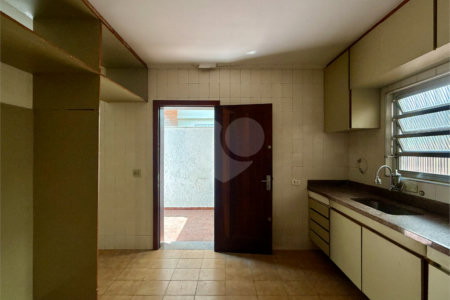 Sobrado à venda com 3 quartos, sendo 1 suíte, em Campo Belo, São Paulo, SP