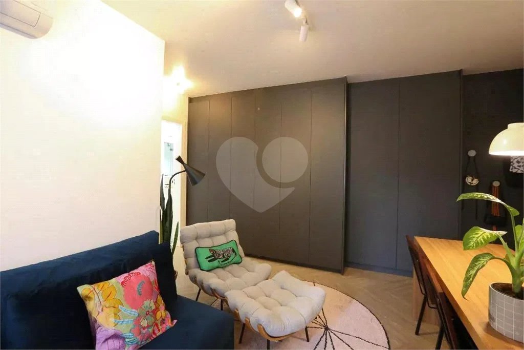 Apartamento à venda na Vila Nova Conceição, mobiliado pronto para morar com varanda e 1 vaga