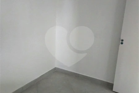 Apartamento com 48m², distribuídos em 2 dormitórios, sala, cozinha e 1 banheiro.