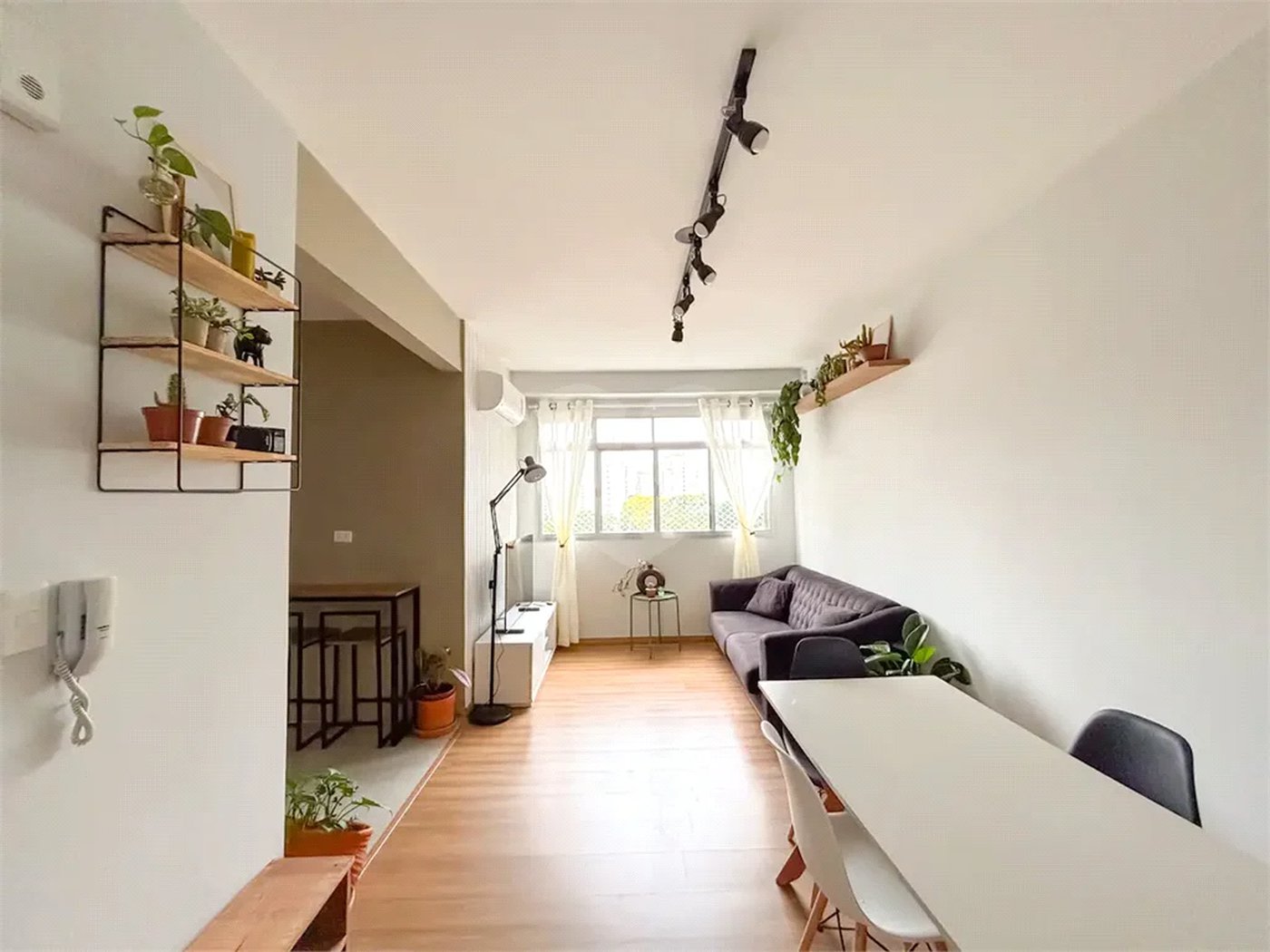 Apartamento de 80m² a venda e locação em Moema - 02 dorm, 02 Banheiros 01 Vaga