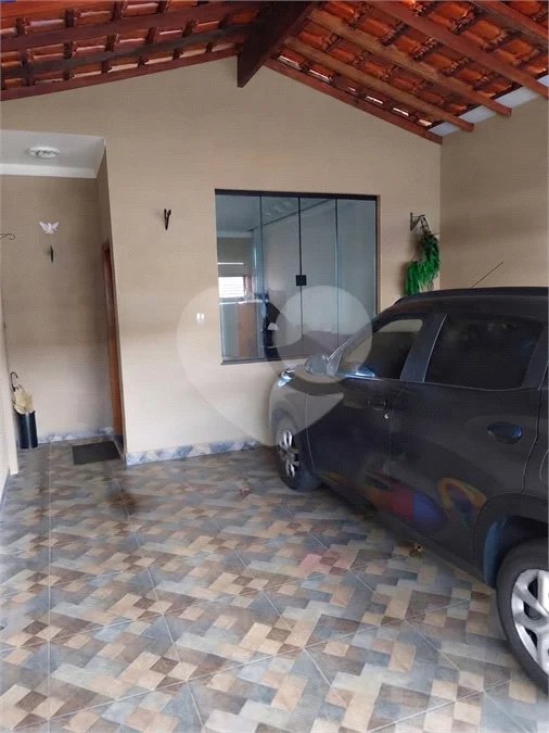 Casa Nova (Apenas 2 Anos) com Suíte: Conforto, Segurança e Localização Privilegiada!