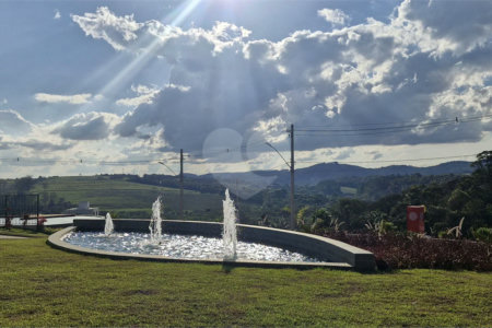 Casa Térrea de Alto Padrão no Condomínio Elementum | Totalmente Mobiliada e Decorada, 3 Suítes e Piscina