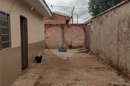 Casa térrea em Araraquara/SP.