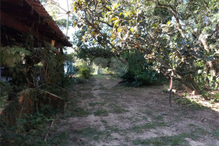 Chácara a venda no Aracê de Santo Antônio .