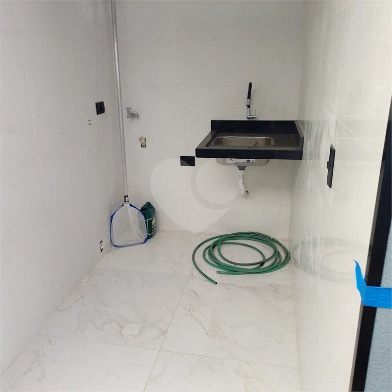 Casa térrea em condomínio fechado com 3 dormitórios sendo 1 suíte em Piracicaba-SP.