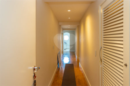 Apartamento para venda em Moema com 185m², 3 dormitórios sendo 1 suíte e 1 vaga