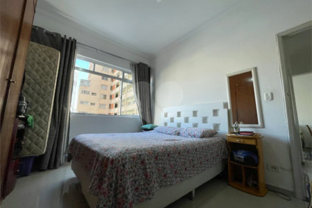 Apartamento á venda na Bela Vista com 57m² reformado e com armário embutido.
