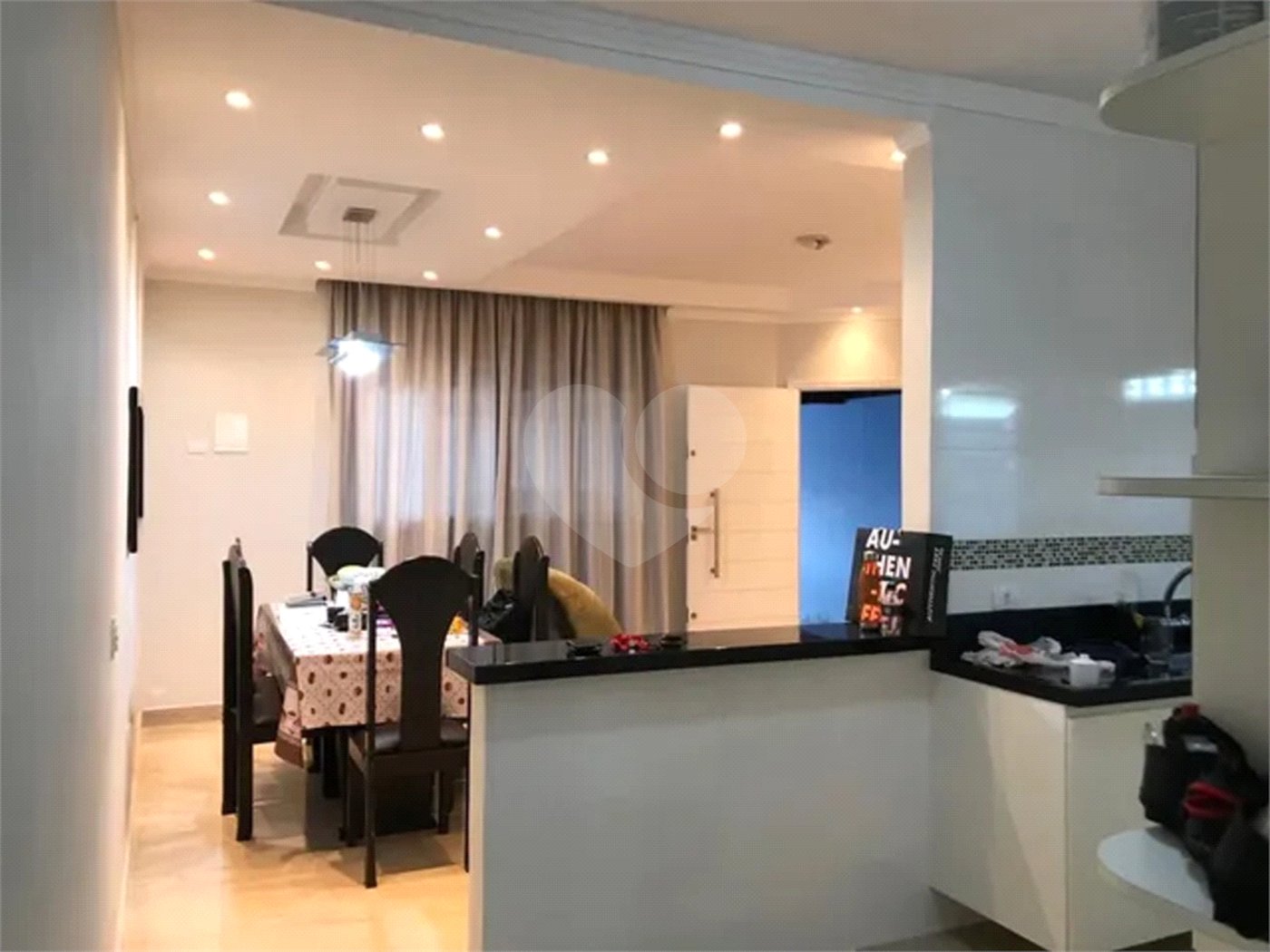 CASA A VENDA NO VILA BRANCA COM 3 DORMITORIOS, 2 BANHEIROS, 2 VAGAS, 175M², JACAREÍ/SP.