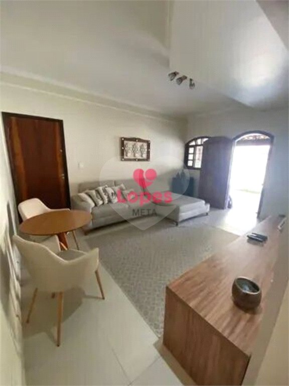 Casa Sobrado COM 250M², 2 DORMITORIOS, 2 SUITES, 6 VAGAS - JARDIM DAS INDUSTRIAS - SÃO JOSÉ DOS CAMP