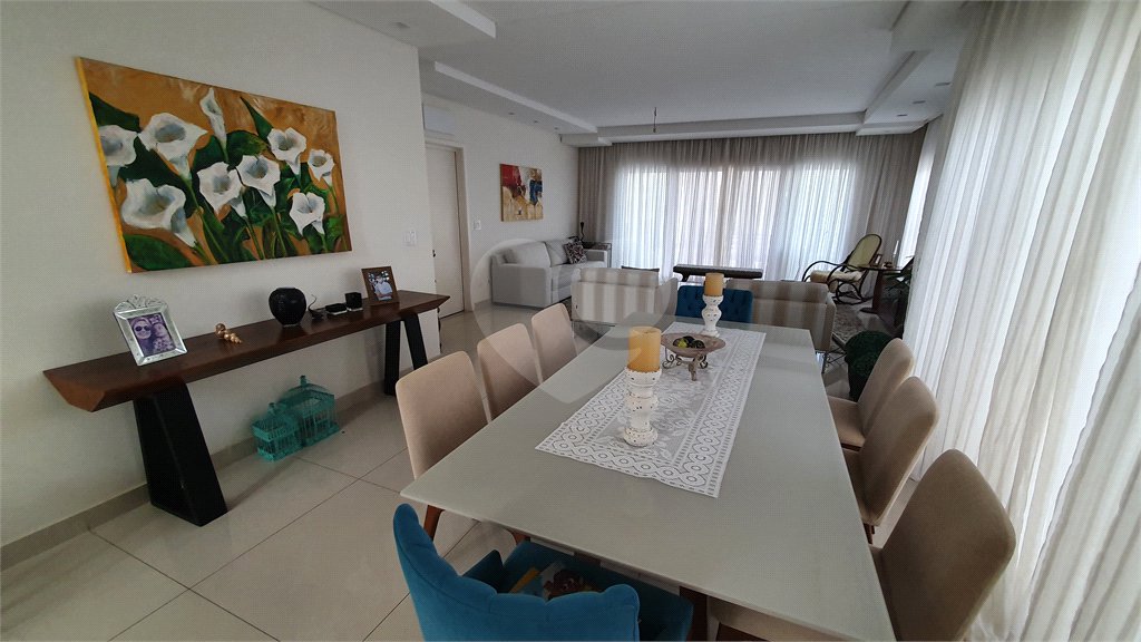 CASA A VENDA NO URBANOVA COM 390M², 5 DORMITORIOS, 6 BANHEIROS, PISCINA, 3 VAGAS, Sjc