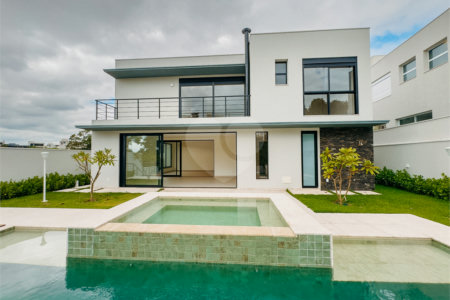 Indaiatuba- SP - Casa em Condomínio à venda Villa dos Pinheiros -Venda R$ 6.600.000,00 - Locação R$ 35.000,00 mais encargos - Sobrado - Área do Terreno: 556 m² - Área Construída: 400 m² - 4 Suítes com closet - escritorio - Salas: TV, estar e jantar , integradas com , pé direito duplo - piscina