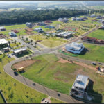 LOTE DE ESQUINA NO CONDOMINIO RESIDENCIAL DAMHA IV