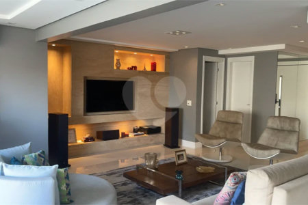 Apartamento na Mooca com 204 m² com vista maravilhosa, sendo 3 suítes e 4vagas.