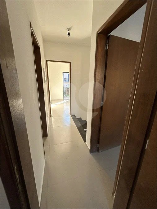 Casa à venda com 3 quartos, sendo 1 suíte, no condomínio Marselha VI, São Roque - SP