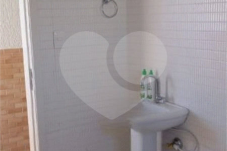 Casa com 400m², 2 dormitórios, 2 vagas de garagem, à venda na Vila Matilde.