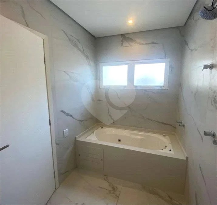 Casa à venda no bairro Dos Casa, em São Bernardo do Campo, com 280 m², 4 dormitórios, 3 suítes, 4 vagas, hidromassagem e fácil acesso às principais rodovias.