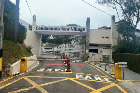 Casa à venda com 3 quartos, sendo 1 suíte, no condomínio New Village, Cotia - SP