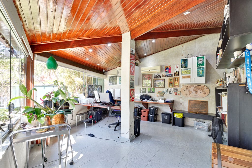 Sobrado à venda com 5 quartos, sendo 4 suítes, em Alto da Boa Vista, São Paulo, SP