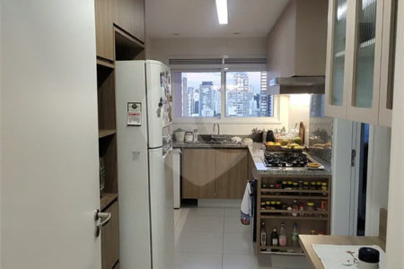 Apartamento à venda com 3 suítes em Vila Pompéia, São Paulo, SP