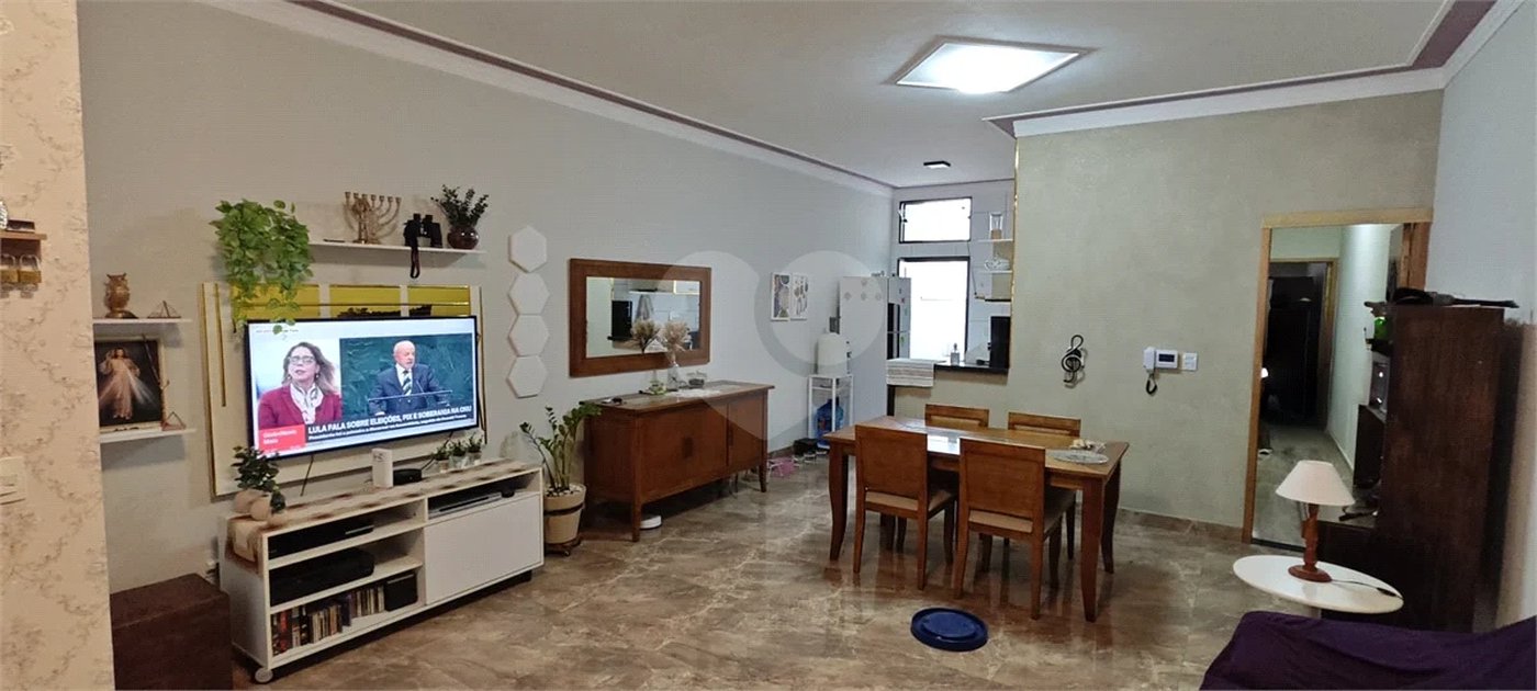 Casa Nova (Apenas 2 Anos) com Suíte: Conforto, Segurança e Localização Privilegiada!