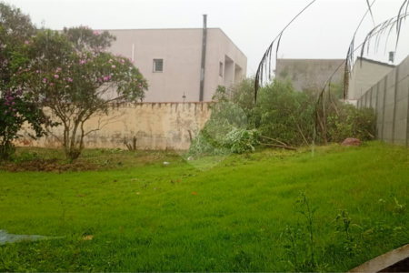 Terreno em Atibaia com 360 metros, bairro Jardim dos Pinheiros, pronto para construir