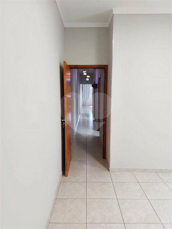 Casa Térrea com 2 dormitórios, sendo 1 suíte.