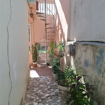 Ó TIMO CASA COM 3 QUARTOS E TERRAÇO EM CONTOMINIO FECHADO