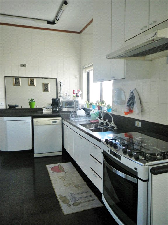 Apto na Vila Mariana c/270m2 - 4 Quartos/3 Suítes/5 Vagas de garagem - metrô Santa Cruz