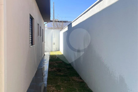 Casa à Venda no bairro Parque dos Flamboyants em São Carlos/SP