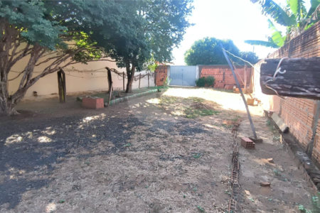 Terreno á venda no Jardim Tangara.