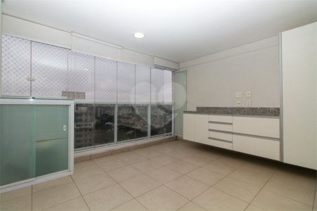 Apartamento com 02 dormitórios, sendo 1 suíte com 02 vagas de garagem