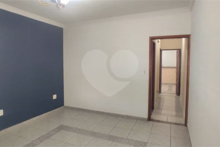 Casa com 180m², 3 dormitórios, 1 vaga, à venda na Vila Scarpelli em Santo André.