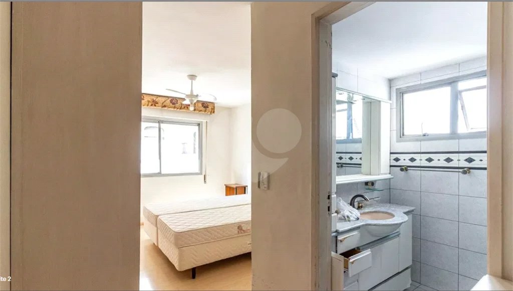Este elegante apartamento em Higienópolis oferece 224m² de área muito bem distribuída, perfeito para quem valoriza conforto